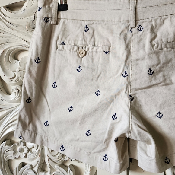 Khaki embroidered tailored shorts - Picture 9 of 16